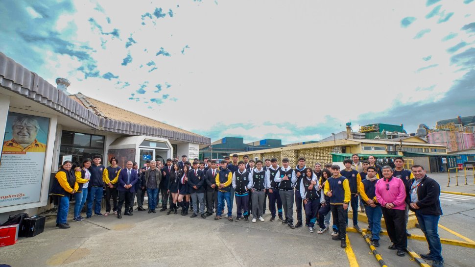 Codelco División Ventanas recibió a futura generación de programa “Técnicos del Futuro”