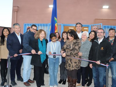 Ministro Hales y vecinos del sector Kamac Mayu Río Bravo inauguran cancha y sede vecinal